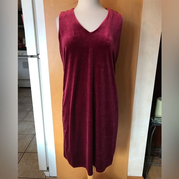 🆕 Dressbarn Red Velvet V-Neck Dress size medium - Picture 1 of 4
